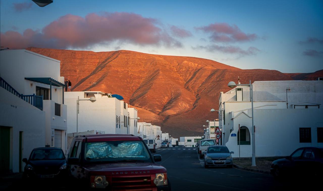Volcanokite Apartments Famara Bagian luar foto