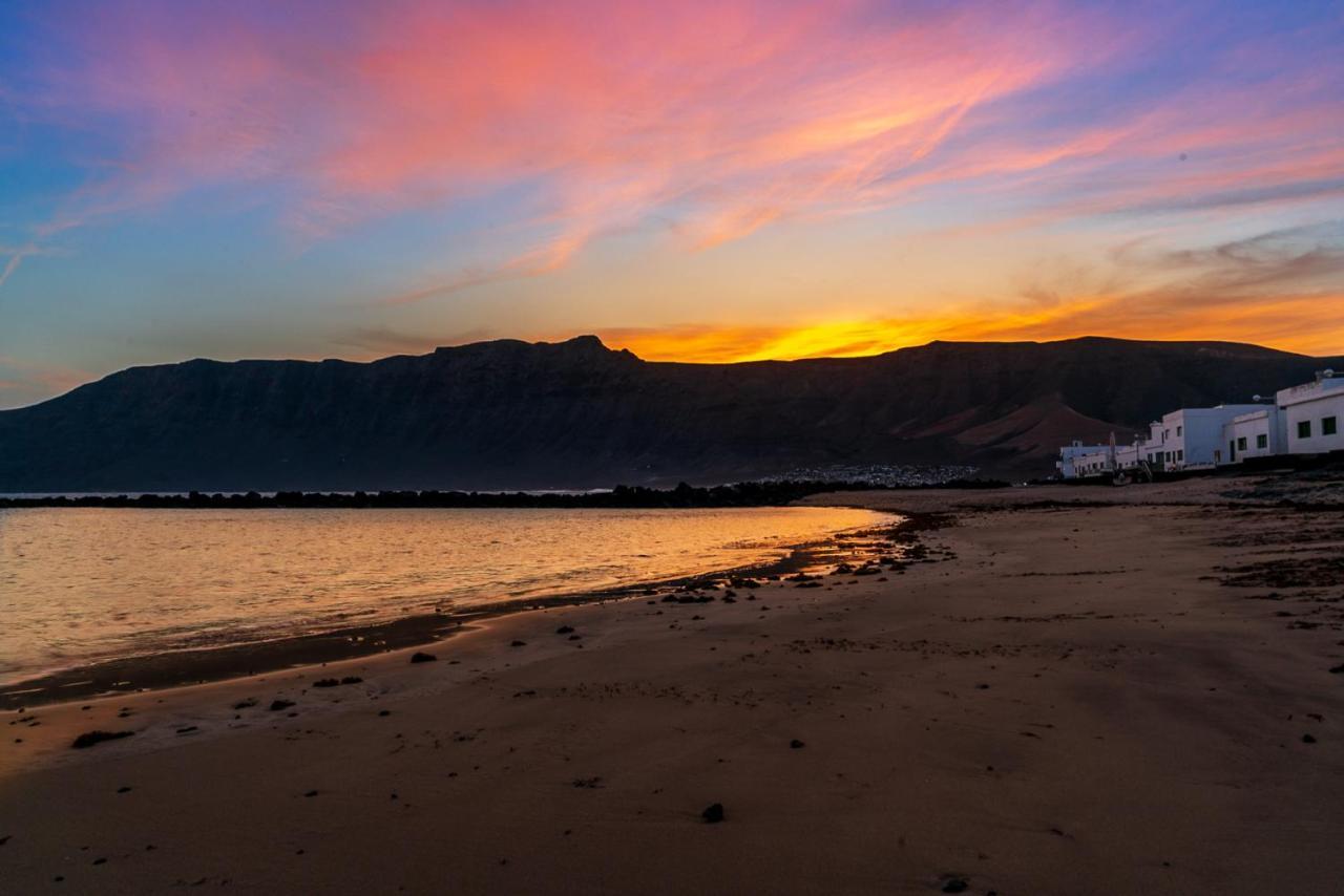 Volcanokite Apartments Famara Bagian luar foto