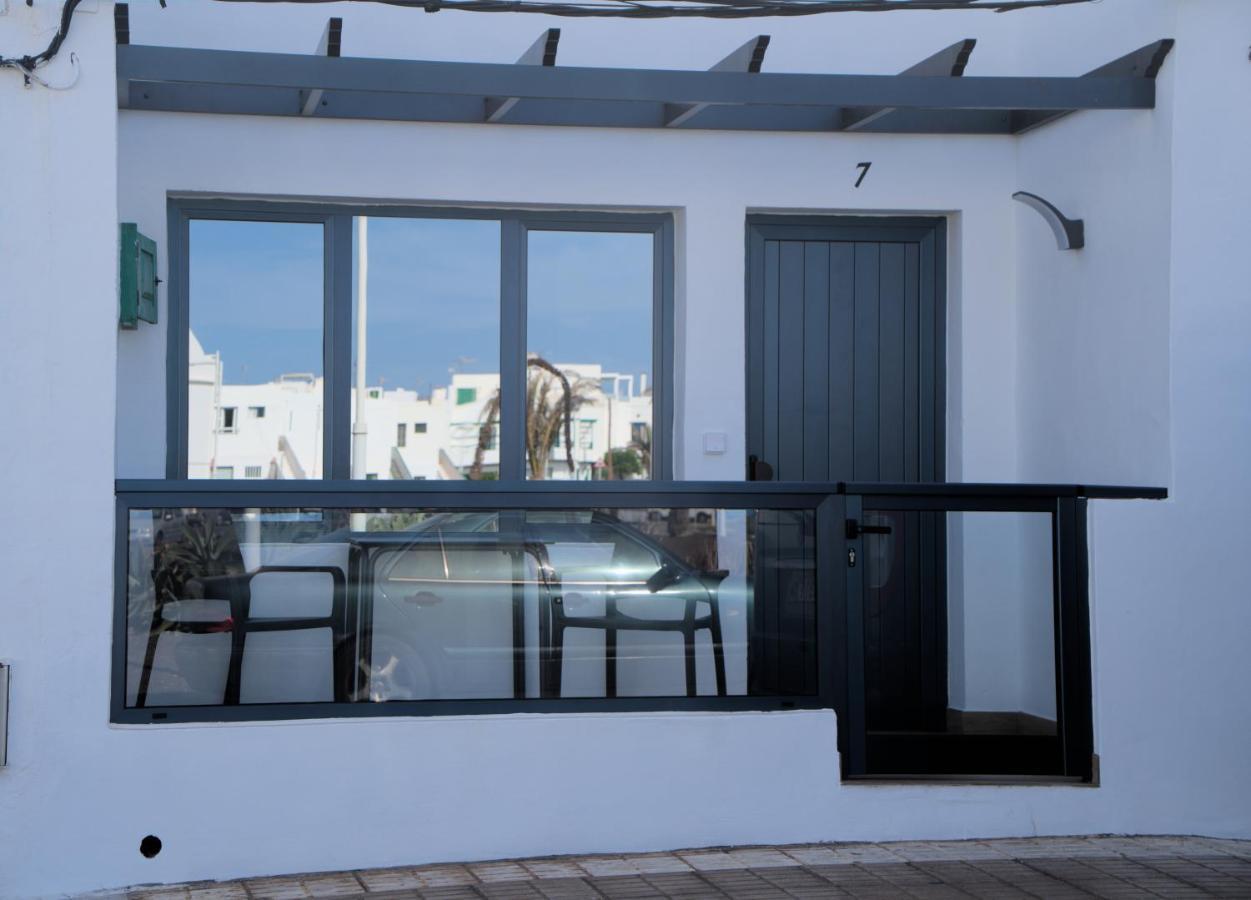Volcanokite Apartments Famara Bagian luar foto